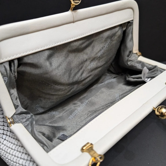 Whiting & Davis White Mesh Small Evening Bag with Strap and Clasp closure . - Picture 5 of 9